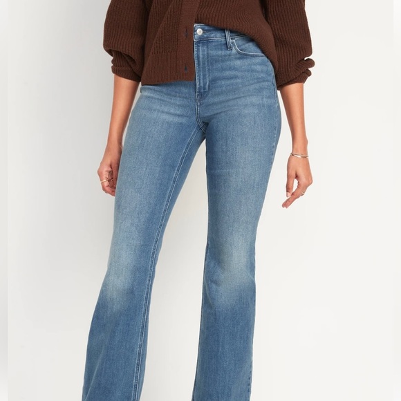 Old Navy High Waisted Wow Flare Jeans, excellent condition, size 2 - Picture 2 of 3